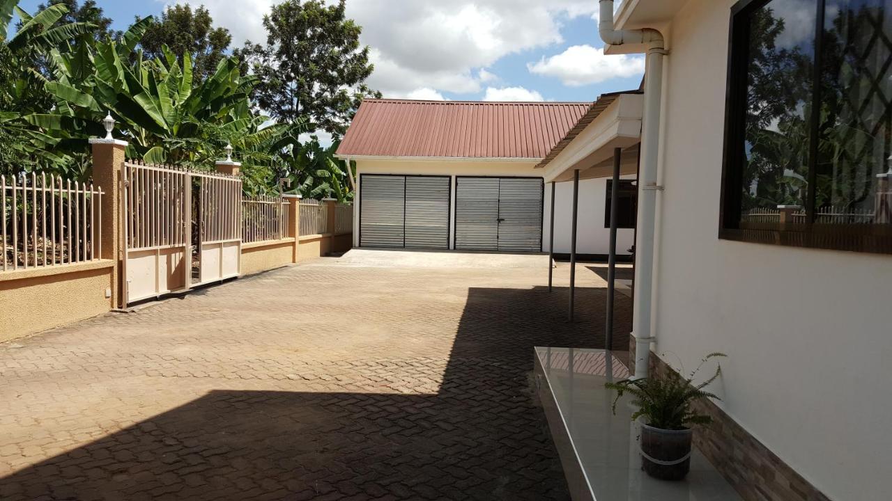 Kilimanjaro Country House Моши Екстериор снимка